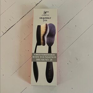 IT Cosmetics Heavenly Luxe Body Foundation Brush - Black and Cream